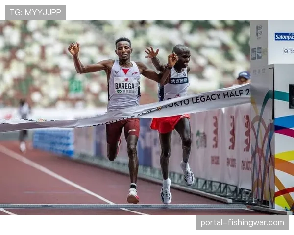 波士顿马拉松现场:85岁高龄跑者完成第50次参赛,获得全场致敬 波士顿马拉松现场:85岁高龄跑者完成第50次参赛,获得全场致敬